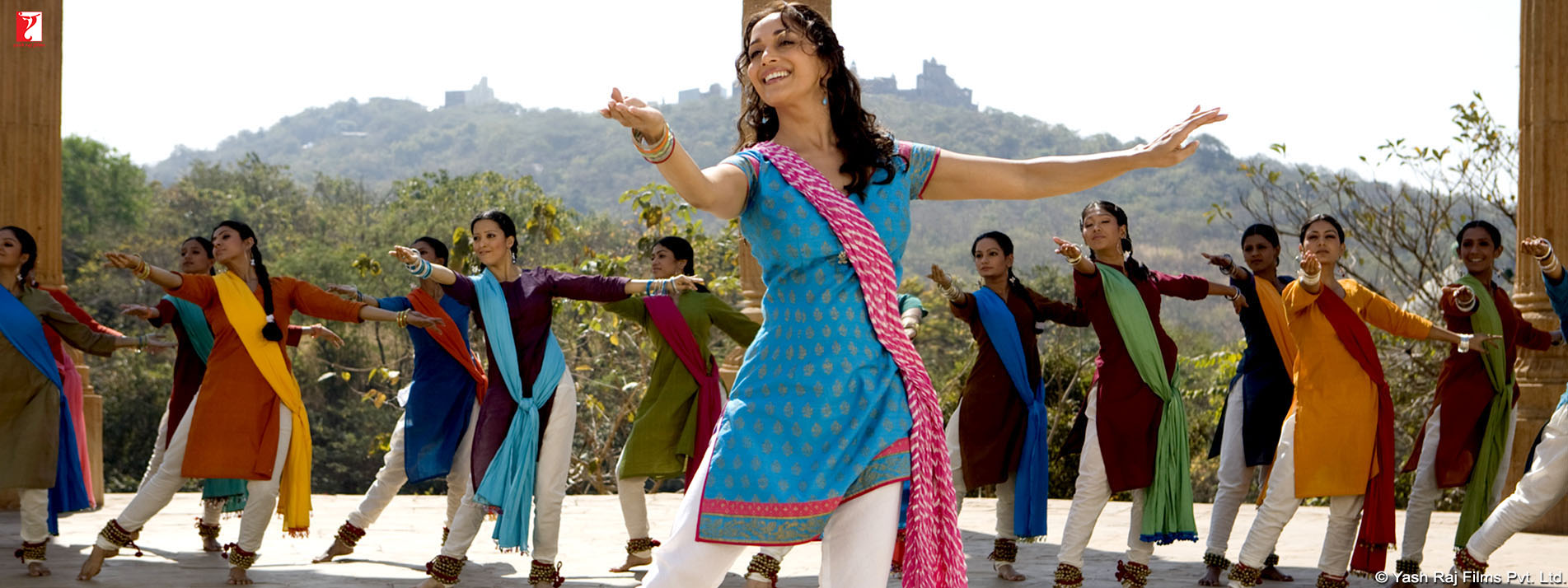 aaja nachle video song