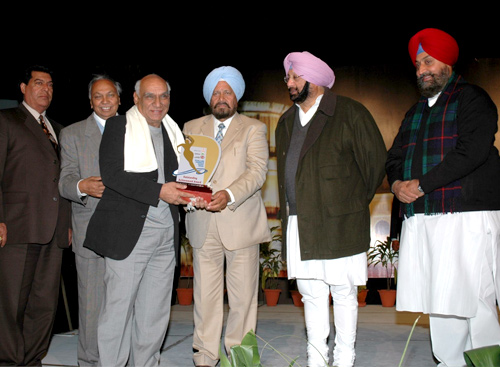 Yash Chopra Honoured At Punjabi Pravasi Divas 2006